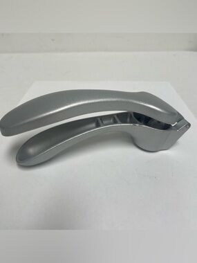 Pampered Chef Garlic Press #2576 No Cleaning Tool